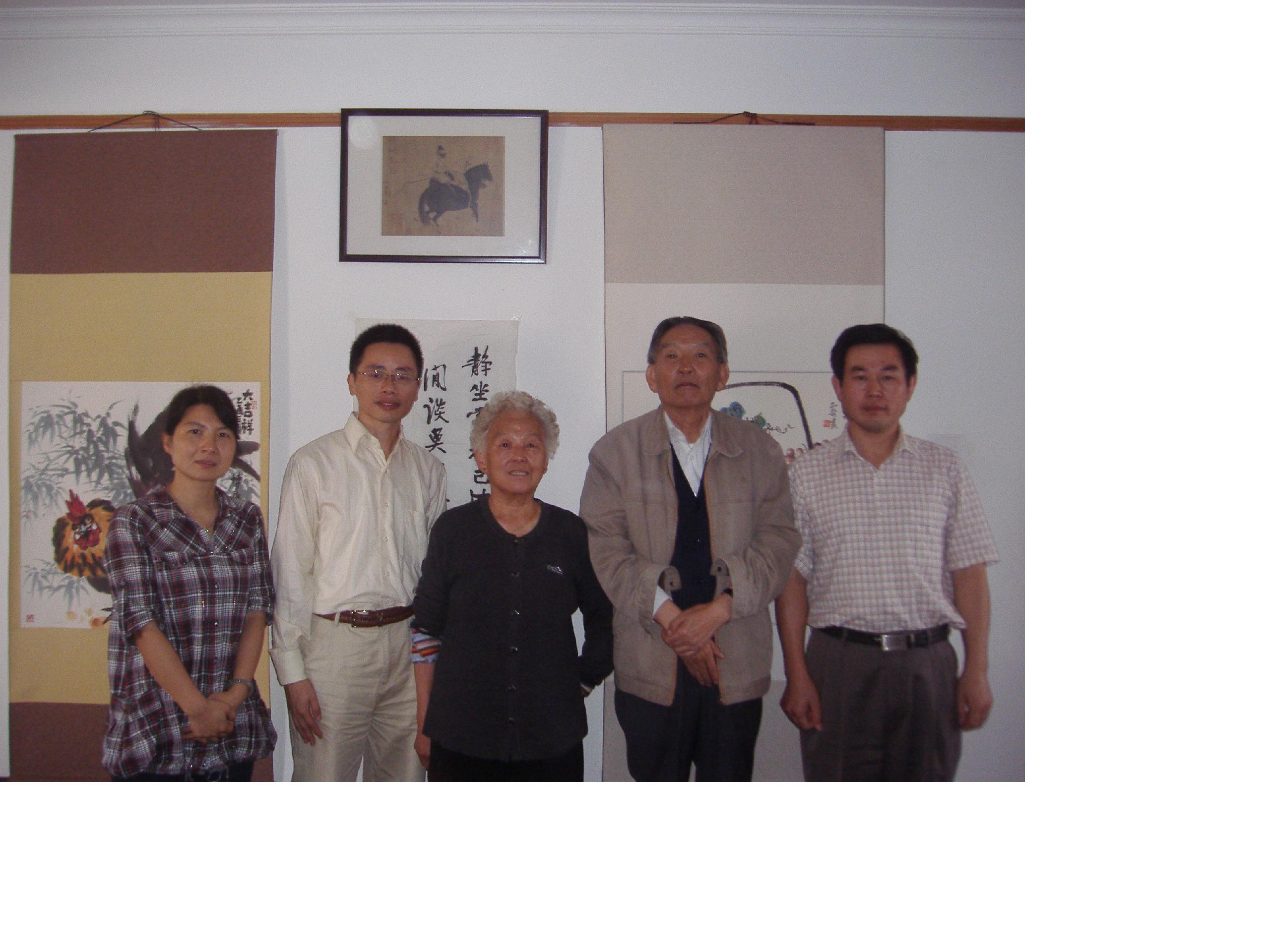 周俊院士夫妇和太阳集团9728领导合影